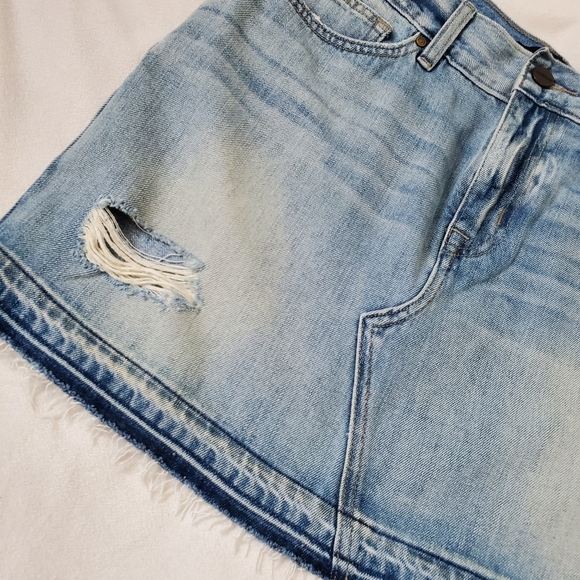 NWOT Sanctuary Distressed Denim Mini Skirt Size 27 - Picture 3 of 11